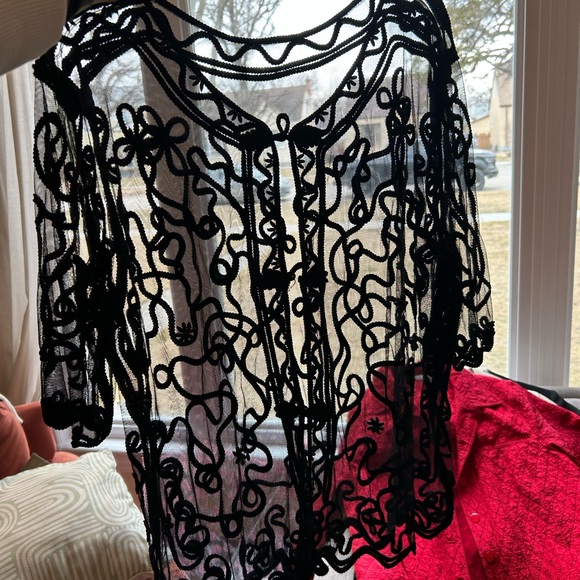 Sheer lace top - Picture 2 of 2